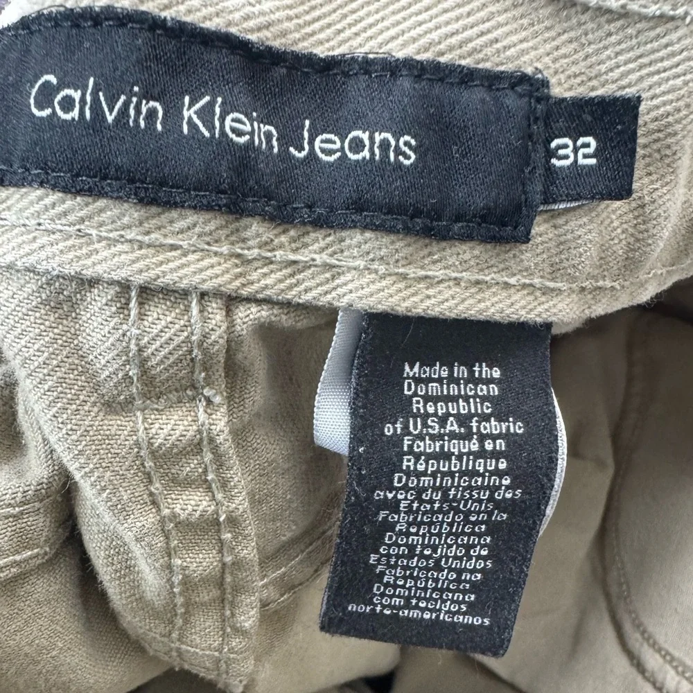 Calvin Klein / Men’s Khaki Jeans / Straight Leg / Size 32